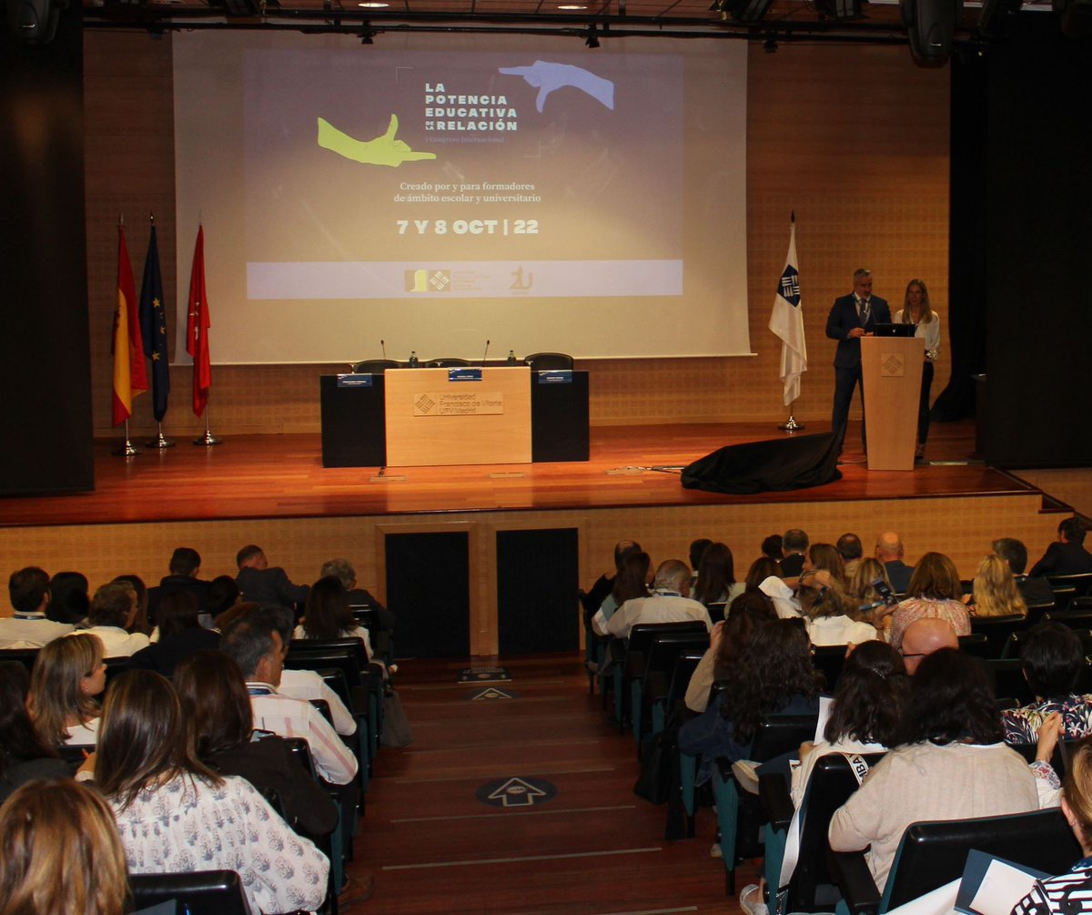 ¡Muchas gracias!
Mucho que agradecer por estos dos días de congreso en los que hemos puesto "la Relación" como el centro del proceso formativo.
Gracias a los más de 200 asistentes, las 80 comunicaciones presentadas, y las conferencias de todos nuestros ponentes. <a href="/IAcompanamiento/">Instituto de Acompañamiento UFV</a>