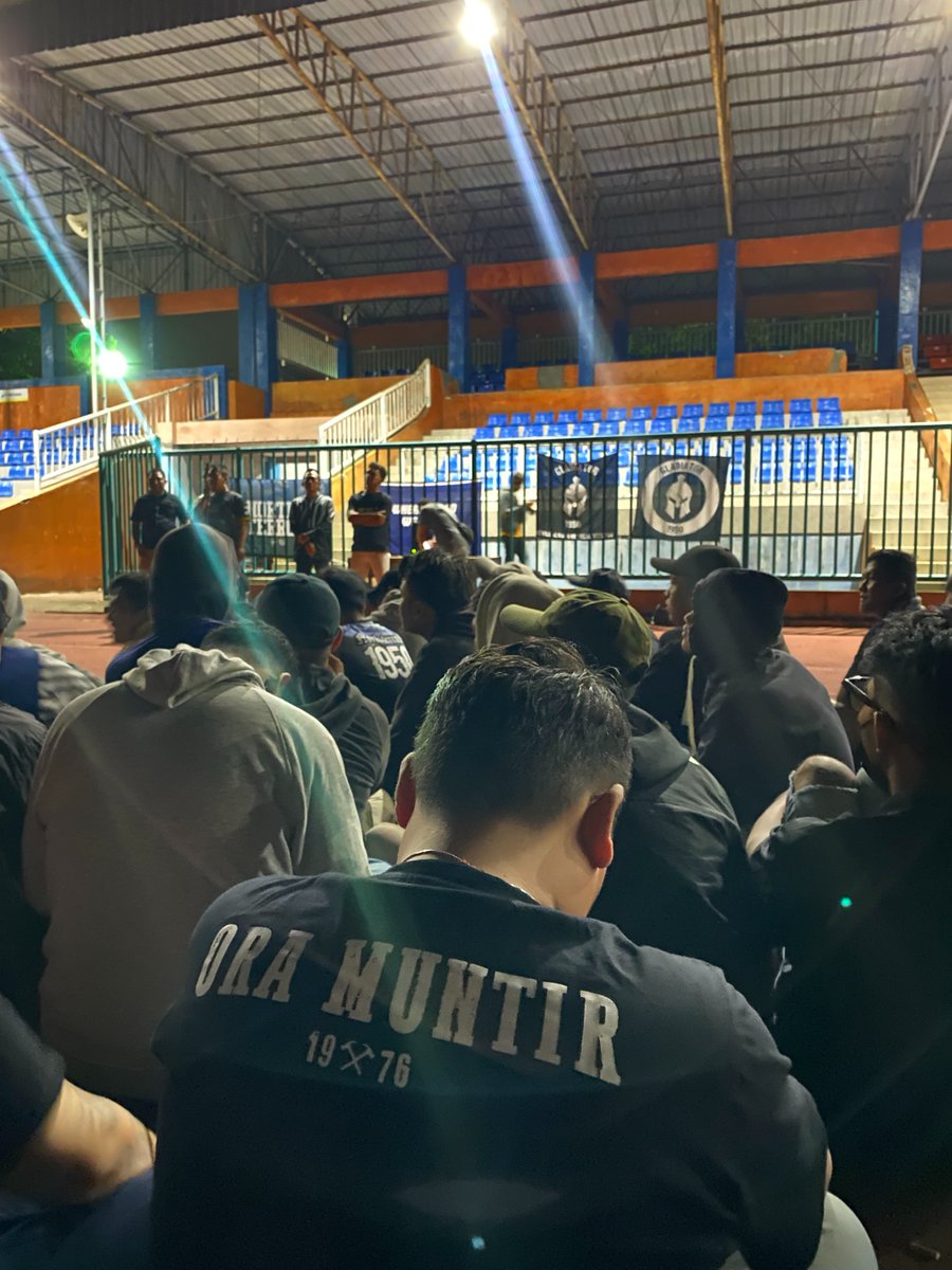 BCSxPSS_1976's tweet photo. Matur nuwun, Cilacap 🙏

Jabat erat @TNH1950 dan seluruh elemen suporter PSCS. Sampai jumpa pada kesempatan lain 🟢🔵 https://t.co/46ETOxxd9U