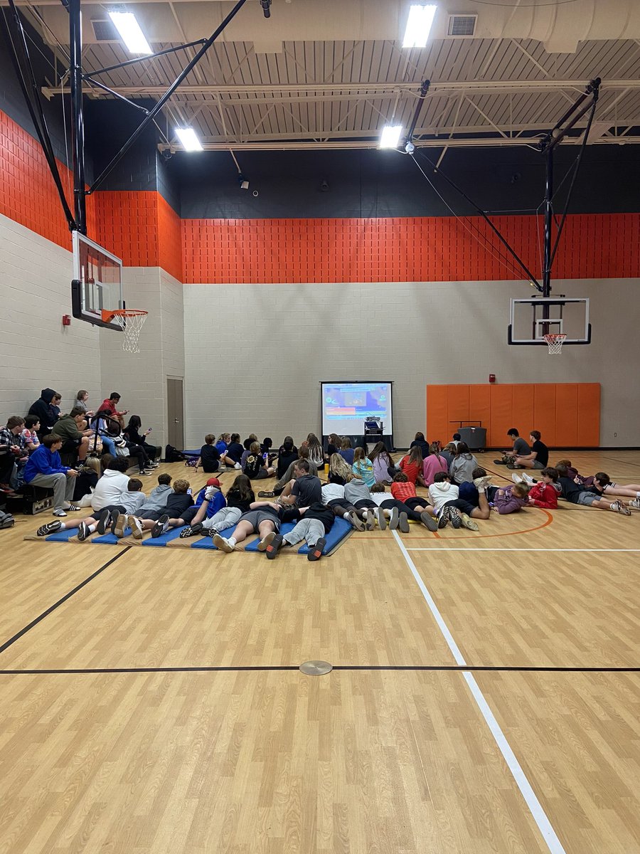 math_otoole's tweet photo. LINK leaders &amp; coordinators spent the morning helping with the freshman day of service. 

We wrote notes of gratitude to teachers, played a Halloween kahoot, kickball, &amp; spend time connecting with one another. 

 A great Wednesday!! 

@AndersonRaptors https://t.co/nWSduTe35s