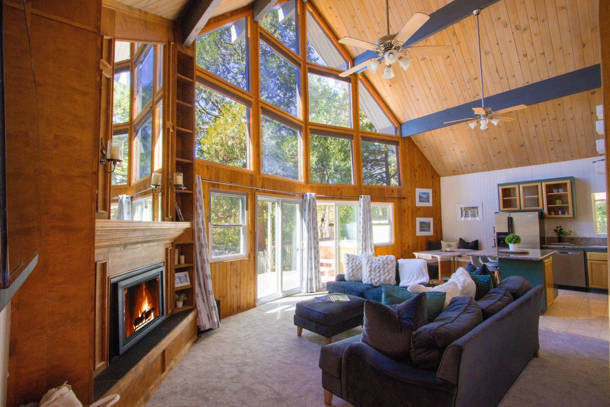 PictureComplete's tweet photo. "I am at home among the trees" #jrrtolkien
https://t.co/YcsumM8rXr #thecompletepicture #realestatephotography #realestatephotographer #vacationrental #vrbo #airbnb #lakearrowhead https://t.co/U2daK0RGie