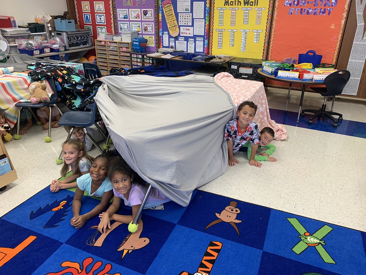 CarpenterDU1's tweet photo. Learning is more fun in a fort!! #complimentparty @Dudley_School @FCSDtweets https://t.co/5SuAqBAmvz
