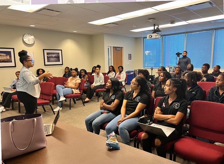uhbsha's tweet photo. Special thanks to our  guest speaker Dr. Dajonitta on impacting knowledge to our members! Thank you to our members for coming out to our second general body meeting. stay tuned for more updates! https://t.co/4guAOpWxc0