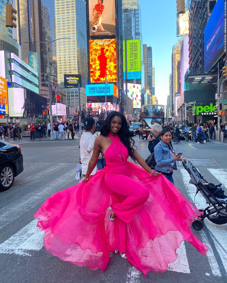 STEMQueenDE's tweet photo. On Wednesdays we wear pink 💗🎀 • 
#OnWednesdaysWeWearPink #Wednesdays #HumpDay #MeanGirls #ReginaGeorge  #BlackGirlMagic #BlackExcellence #melaninqueen #CoverGirl #model #Blackmodel #BlackGirlModel #smile #BlackGirlsInPageants #pageantlover #Pageantry #blackgirl 
#colgatesmile https://t.co/geaDHmTYTM