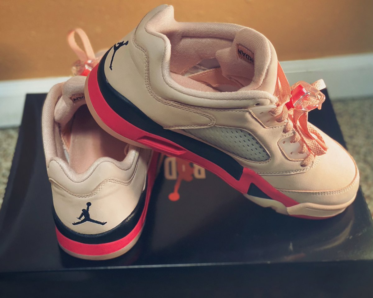 TeamFontleroy's tweet photo. @AshleyS_BRCC @Thrive_CAS @ATT @ElyMIA14 @Watts10Regina @TheReal_CraigC @Justin52396410 @steve9rawlings Great cause to pull out the retro 4’s for an added pop of pink!! #BreastCancerAwareness #PinkOctober2022 #attemployee https://t.co/BLGBDU3HAn