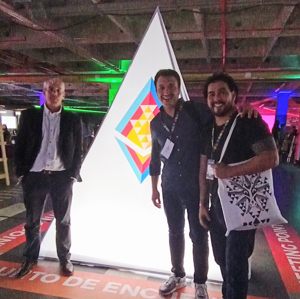 luispapagni's tweet photo. Presente en el #DevconVI en Bogotá 🇨🇴 el principal evento de la comunidad de Ethereum en el mundo.
Un ecosistema que crece día a día, para seguir con mucha atención ya que jugará un papel importante en la #AceleracionDigital que se viene.
#Blockchain, #IdentidadDigital y #Web3 https://t.co/U8023jqywV