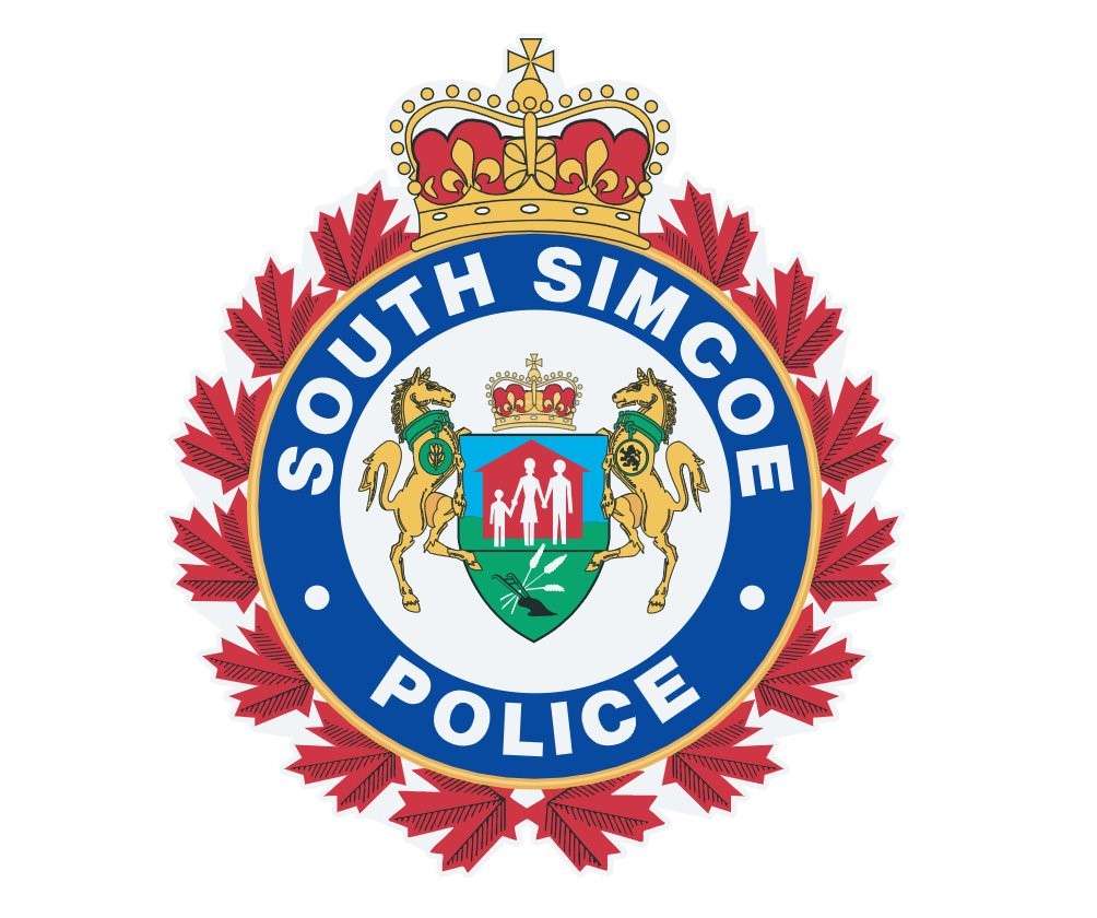 KelownaRCMP's tweet photo. Our prayers are with the families of the heroic officers who lost their lives in the line of duty on Tuesday night in #Ontario. #SouthSimcoePS #WeStandTogether #KelownaPrays https://t.co/CpaBIuiebA