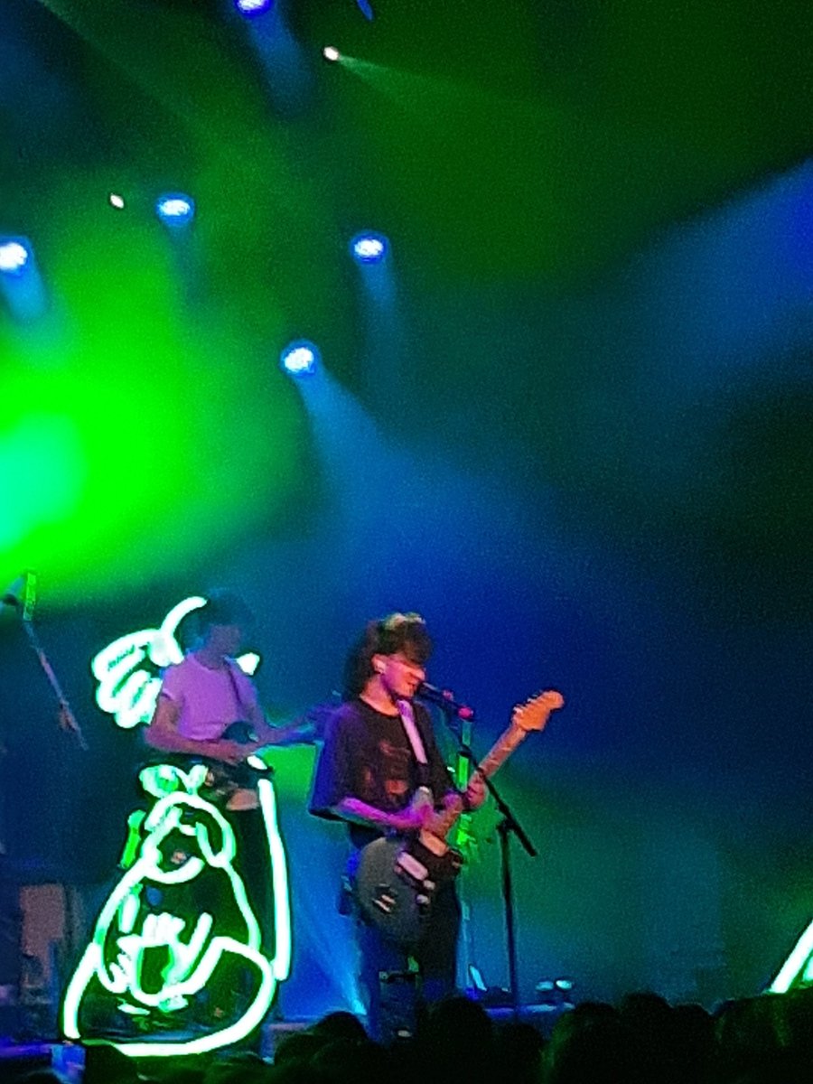 ghostcookie78's tweet image. WENT TO A CAVETOWN CONCERT WOOOOO