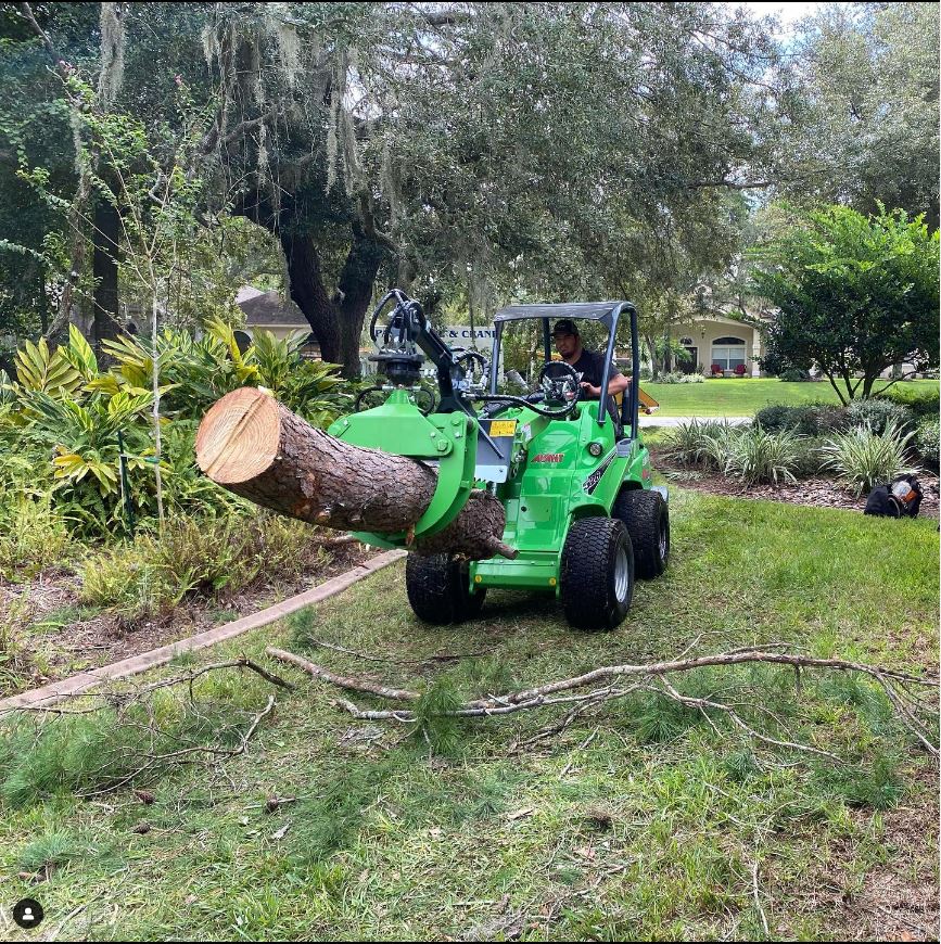 AvantUSA's tweet photo. As our dealer @altaequipmentflorida says "The perfect storm cleanup machine doesn’t exist… oh wait!🌀" Avant loaders are used around the world to clean up after the storm, see why for yourself.
#hurricaneian #hurricanecleanup #avanttecno #cleanup #treecare #loaders #florida https://t.co/MdObRySn0r