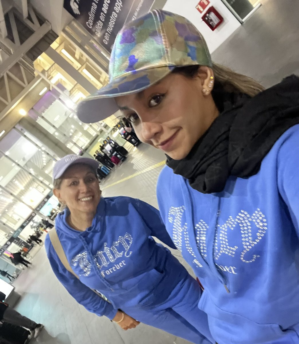 DanyGrass's tweet photo. Listas para el viaje 🤩🤩🤩🤩🤩 #deroll #mamapaty #danygrass #teamoma #vestidasigual #quebonitas #lasmasiguales #juicycoutire #buenviaje #loveyoumom @DanyGrass https://t.co/2I91TPmHYZ