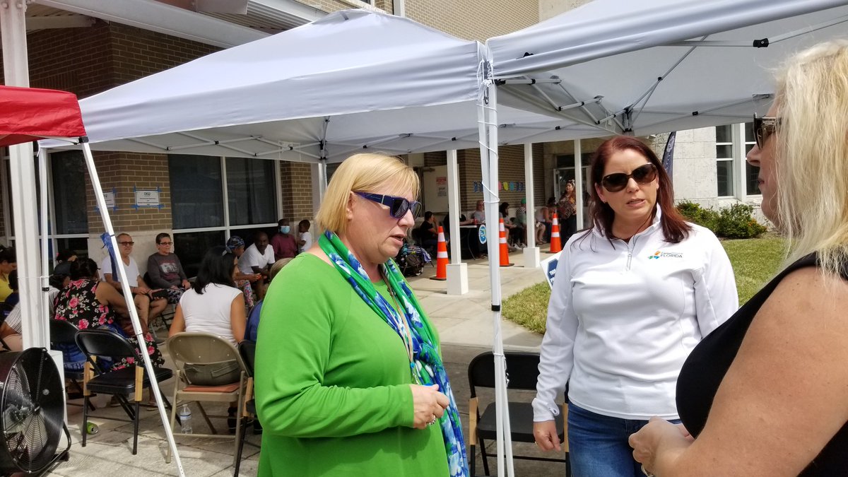 CareerSourceFL's tweet photo. We are honored to be here with our CareerSource Florida network partners and @FLDEO to help Southwest Florida recover and rebuild. Resources: https://t.co/sLGWm8D3Pu @CareerSourceSWF @CareerSourceSFL #FloridaStrong https://t.co/6bEkwRfO1o