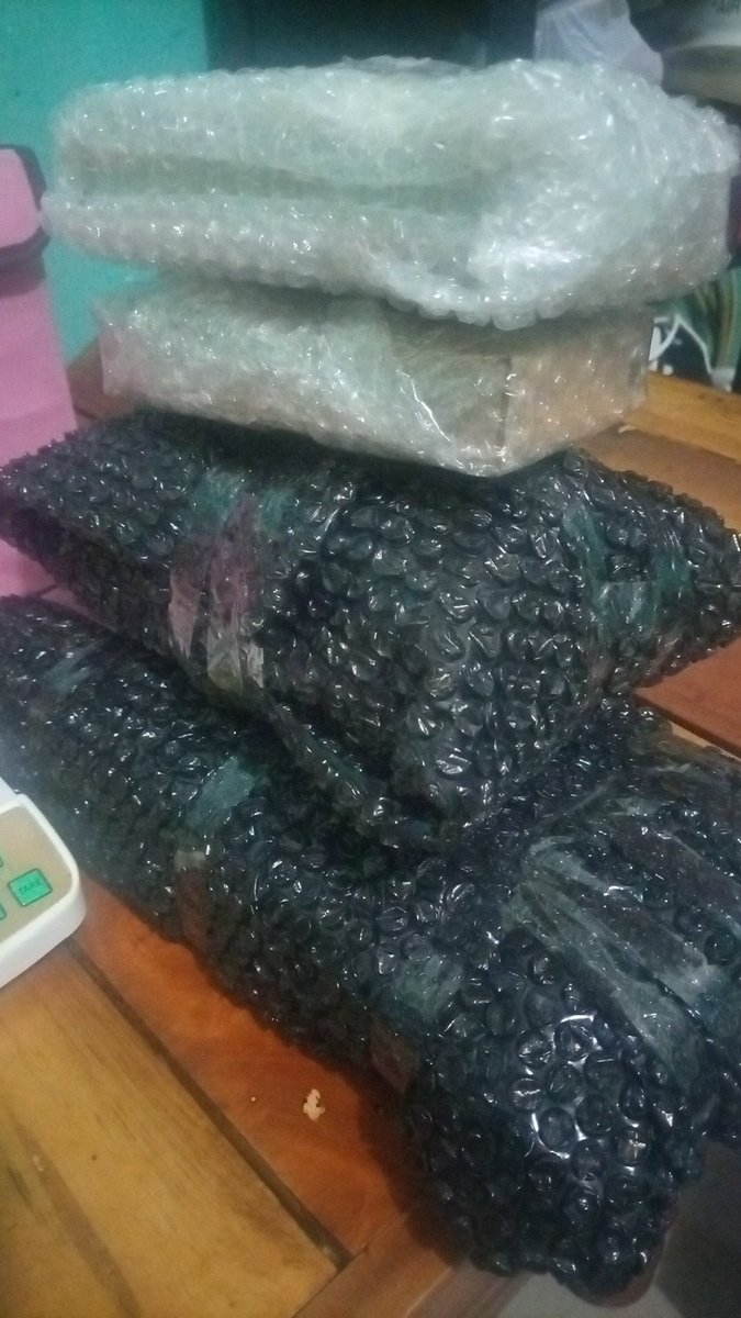 kent_be_yours's tweet photo. 📢 #progresshing
╰for birthday giveaway and free claimers
𓄵︎ 4 parcels are to be picked-up later thru Flash יִ
𓄵︎ 1 parcel is already packed and will be shipped tomorrow according to the request of the owner of parcel יִ
𓄵︎ 5 parcels are still to be pack יִ
+++ https://t.co/nBXviCz1dk