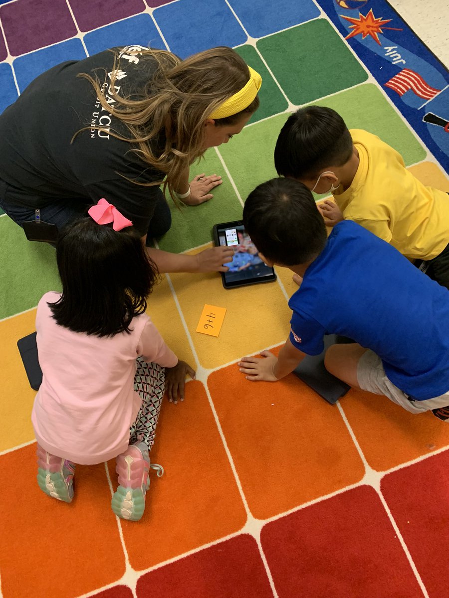 zamoral1's tweet image. Students in 1st grade using Draw and Tell to show and explain their thinking to solve a problem. @stallings1234 @MrsEstes8 @HebronValleyES