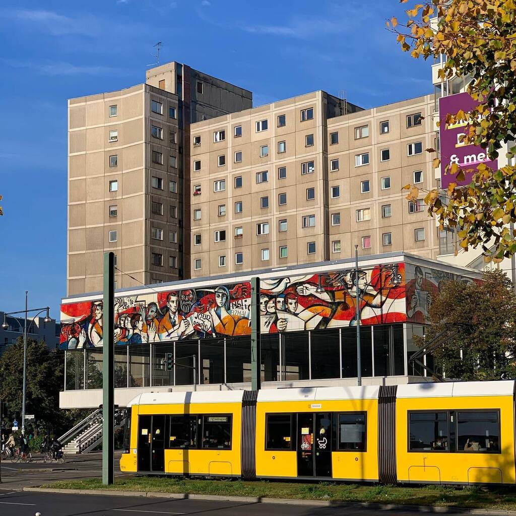 architekturb's tweet photo. Am Alex.
.
.
#alexanderplatz #tram #plattenbau #streetscene #plattenbauromantik #architexture #archilovers #architecture #berlinigers #ig_berlin #igersberlin #igersberlinofficial #streetphotography #streetphotographers #urbanromantix #vsco #vscocam #abst… https://t.co/7A8EHVaa3r https://t.co/nl0xMM9rNd