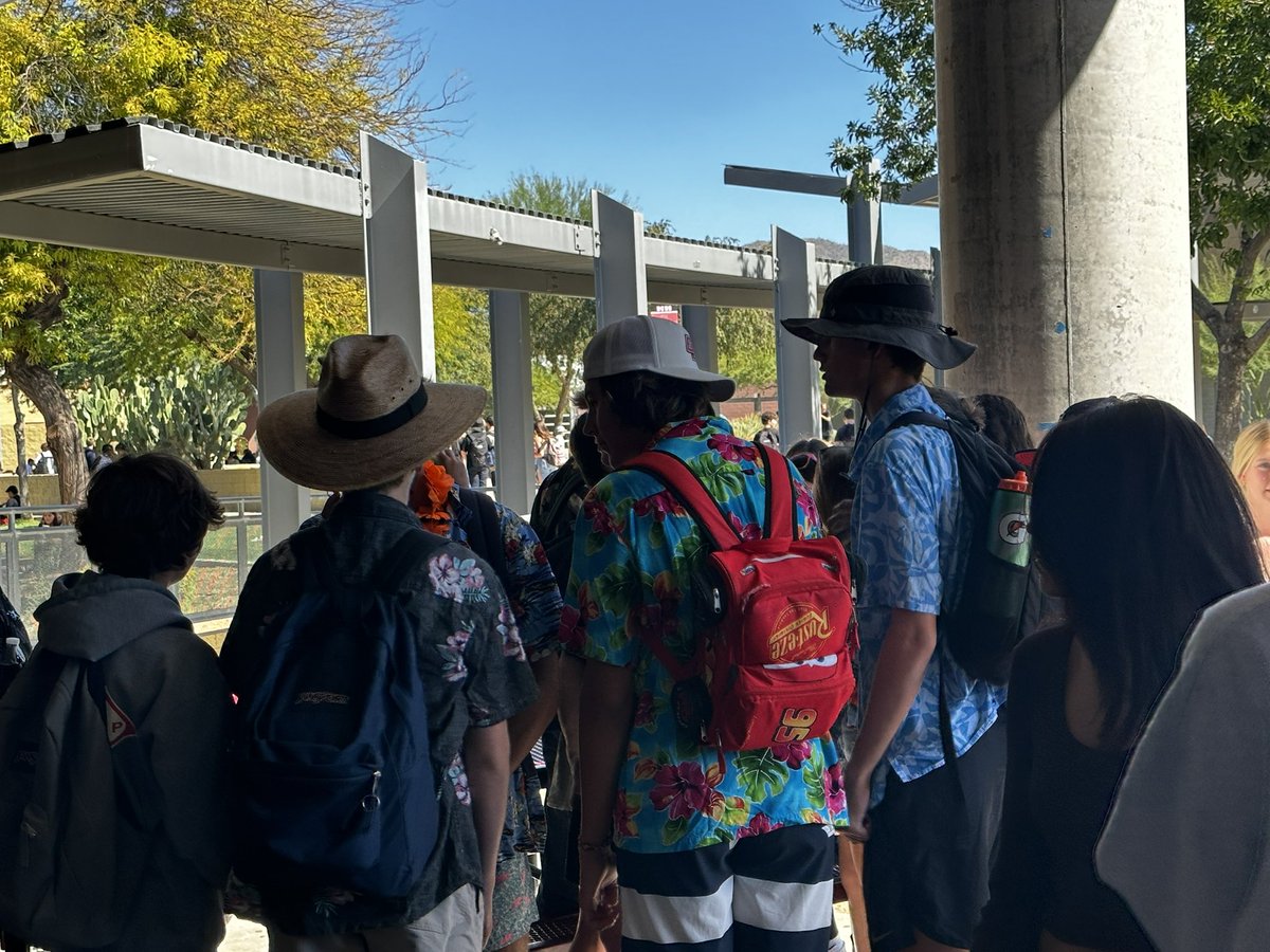 It’s Tacky Tourist Day! The Jags are showing their spirit! #HOCO2022 @DVUSD @DrFinchDVUSD @BcJagNation