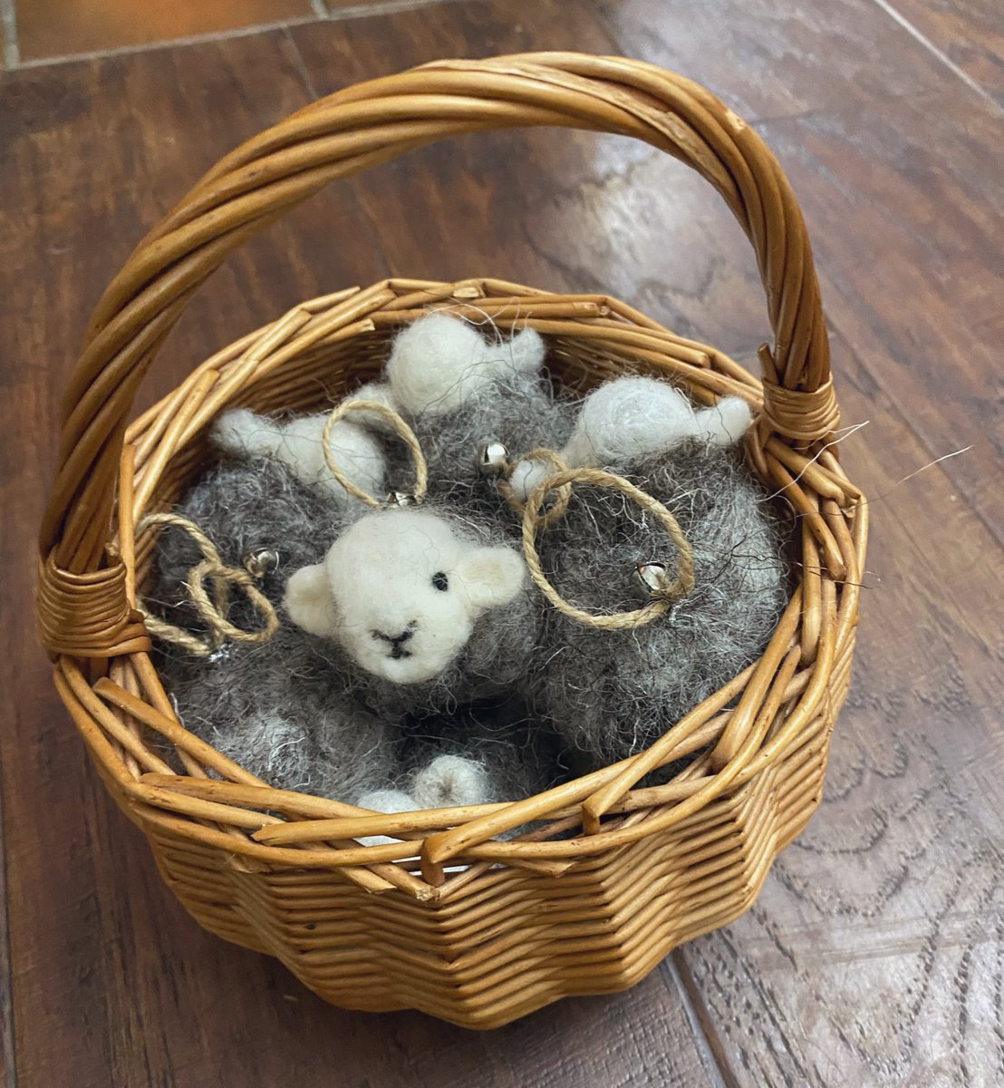 🍂🐑 Our Herdwick baubles are £10 each #HandmadeHour 🍁 Each sheep comes gift-wrapped at no extra cost, so you can send some happy post (or give at Christmas!) They’re handsculpted using our own rarebreed fleece & they all have different expressions 🥹: etsy.me/3a3LRxr