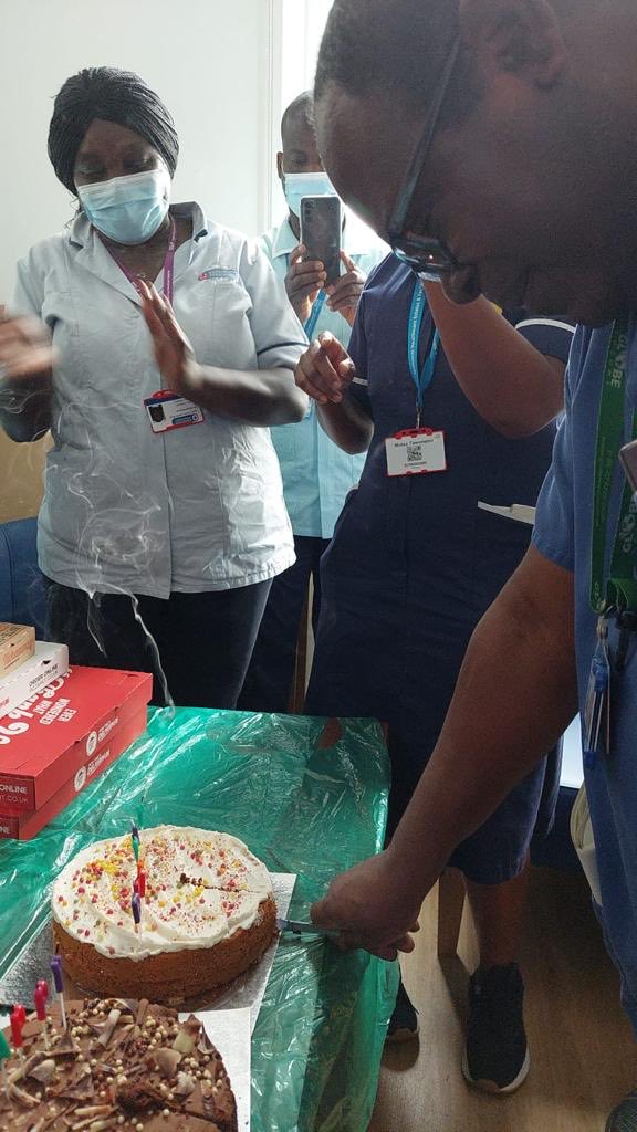 Finding a moment to stop during a busy day and celebrate one of our RN agency nurse’s birthday. Thank you Justice for supporting Conifer ward on your birthday.
⁦<a href="/surgerywxh/">SURGERYWXH</a>⁩ 
⁦⁦⁦