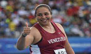 guaropelao1's tweet photo. La atleta larense Rosa Rodríguez a sus 36 años, logra la medalla de oro en el lanzamiento de martillo con 68.90 mts, en los juegos suramericanos Paraguay 2022 #OrgulloGuaro #BaulGuaro 👇👇👇 https://t.co/EyqphKi1lL