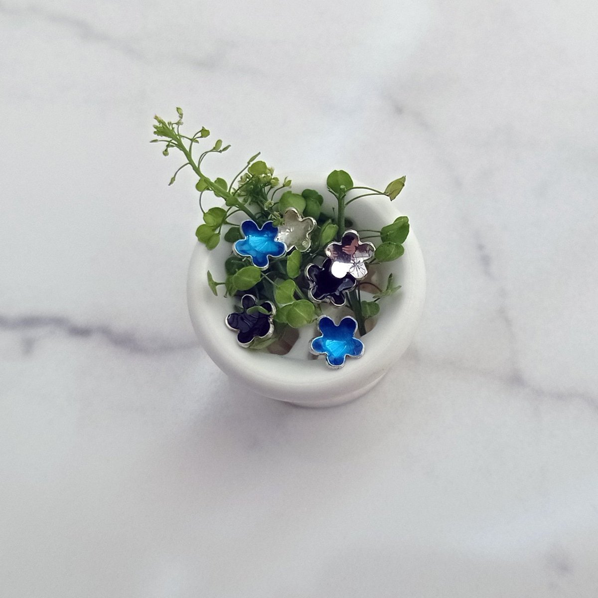 IGJewellery's tweet photo. Pretty flowers (sterling silver &amp; enamel earrings) www https://t.co/XEIaaw2u2W #handmadehour https://t.co/LmUXS5hnEO