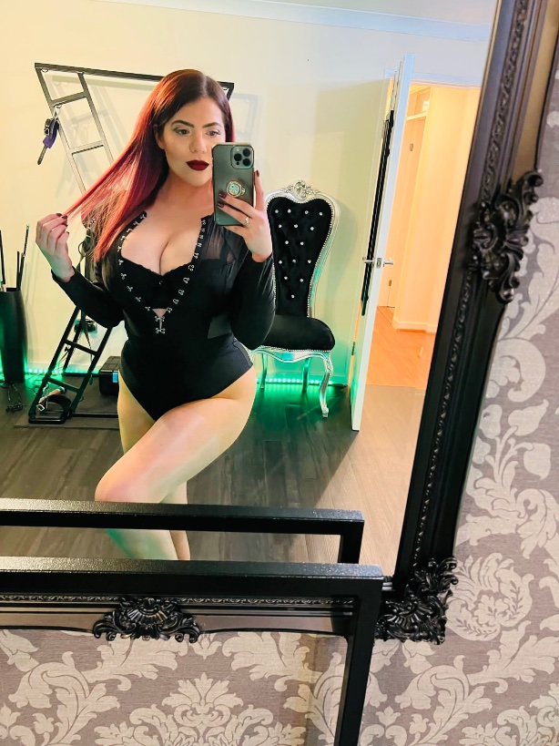 Miss Lady Louisa 💋 on Twitter: "Good evening! 😈"