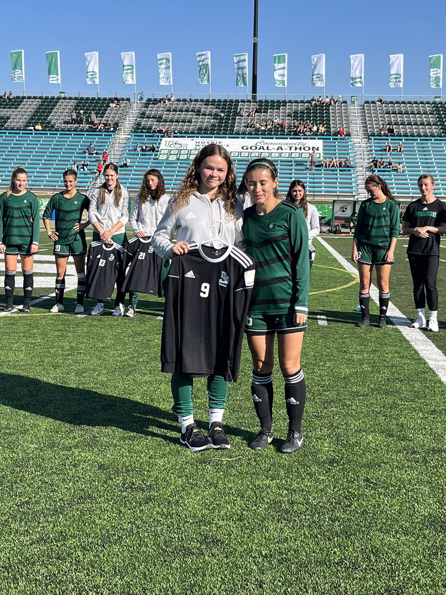 HuskieWSOC's tweet photo. Hadley Anthony - Hadley is a technical and steady Centreback with very good defensive instincts and distribution qualities. Hadley coles to us from Winnipeg, MB and the @WSEUSoccer Club. Welcome Hadley 💚🙌 https://t.co/YVEySJA9t0