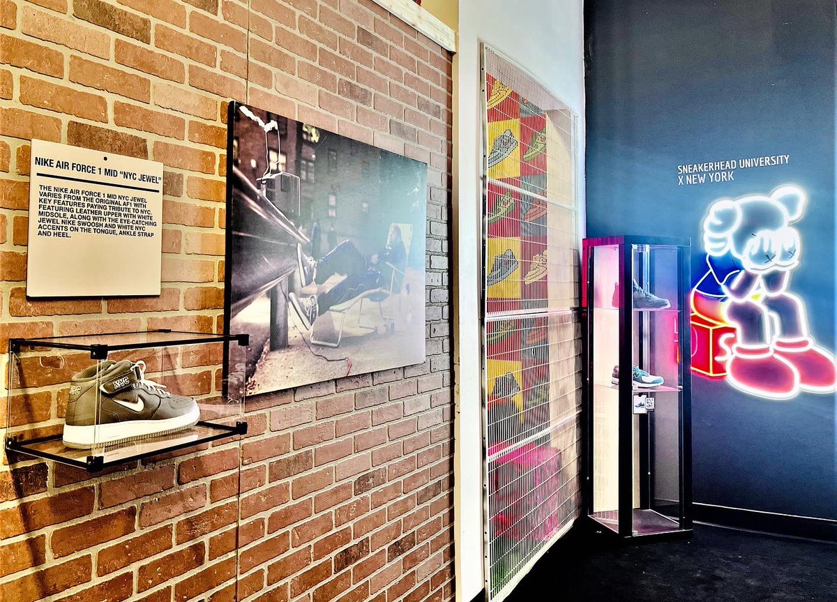 L3CapitalLLC's tweet photo. Calling all Chicago Sneakerheads… Class is officially in session at Sneakerhead University at 133 S State!  See what the hype is about - tickets available online @shu.experience!  #shuexperience #chicago #133SState #L3Capital https://t.co/ryN8yllBfk