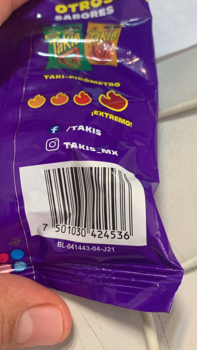Llair93's tweet photo. @TakisMx  mis takis  fuego saben muy mal. Y según caducan en diciembre https://t.co/s5hMBagunG