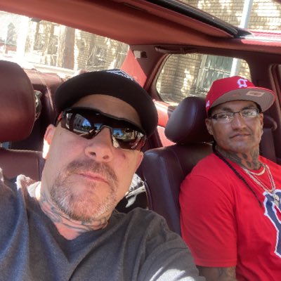 HarryBe57191561's tweet photo. #NewProfilePic Me and the Homeboy -CHILLIN https://t.co/Fe8L1rNpCC