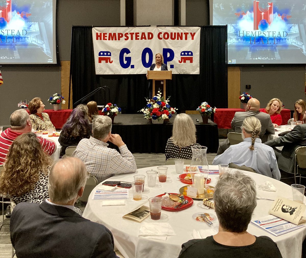 LeslieRutledge's tweet photo. It was a great time speaking with folks at the Lincoln Day Dinner in Hope. Hempstead Co. is Rutledge Country! #LR4LG https://t.co/5tKDrrfqmr
