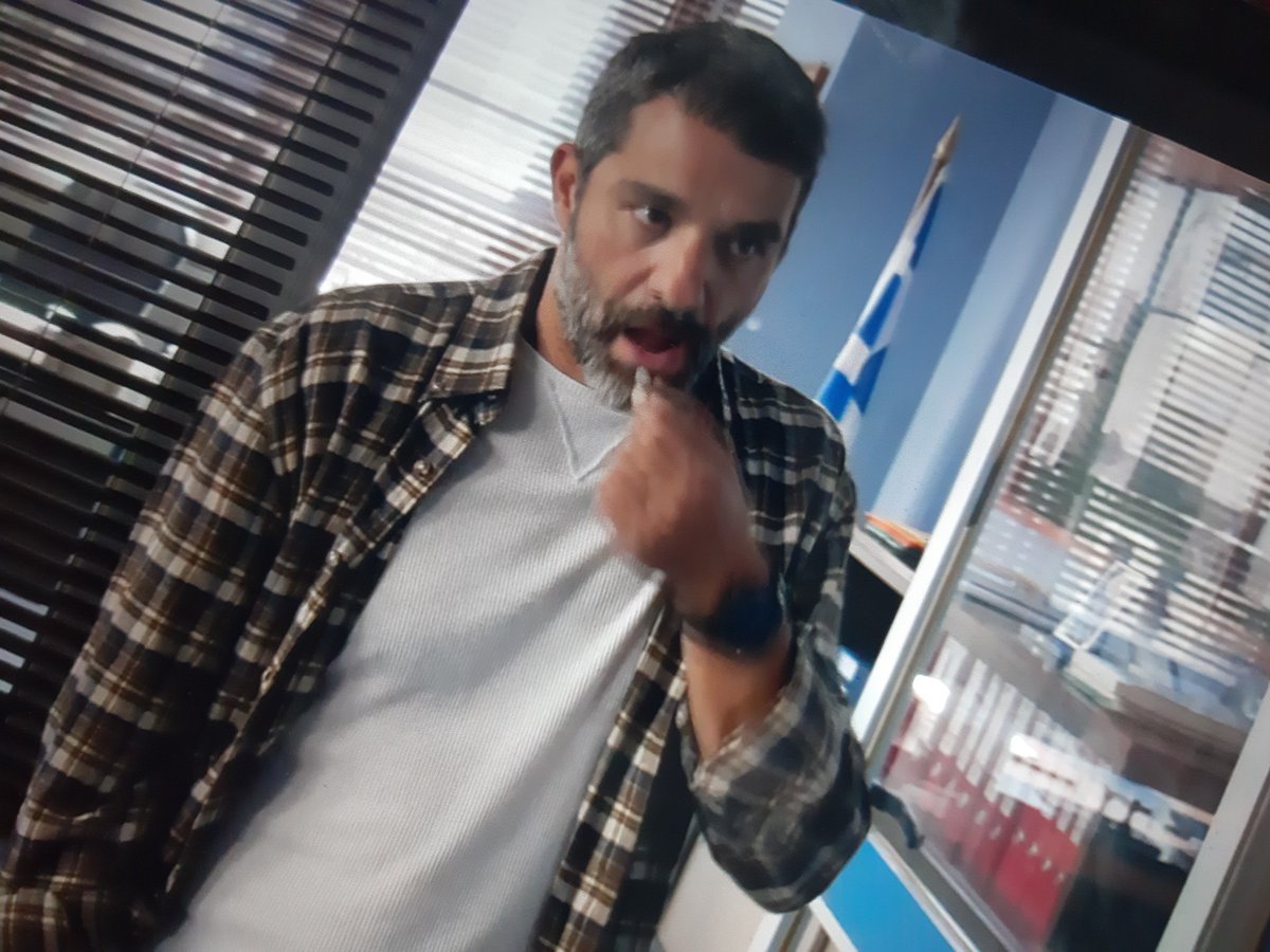 antoniadionisia's tweet photo. Σταύρο? Άστα διαλα που θ απειλήσεις το είδωλο!
Φάε εσύ Αντρέα μου! Άστον να λέει! Δεν έχει γκόμενα κ έχει υστεριάσει! 

#Pagidevmenoi https://t.co/L5DoETzzcI