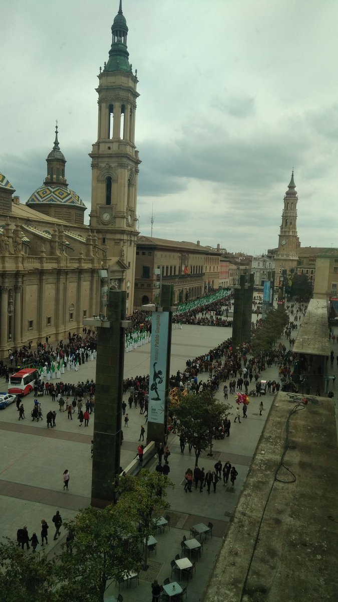 anahidalgoserna's tweet photo. #52de2022 #41de52 #personas @mongeleon Hoy la Basílica del Pilar cómo no podía ser de otra manera. Personas en otro momento, Semana Santa. Preciosa siempre Zaragoza https://t.co/eODN2QWNUA