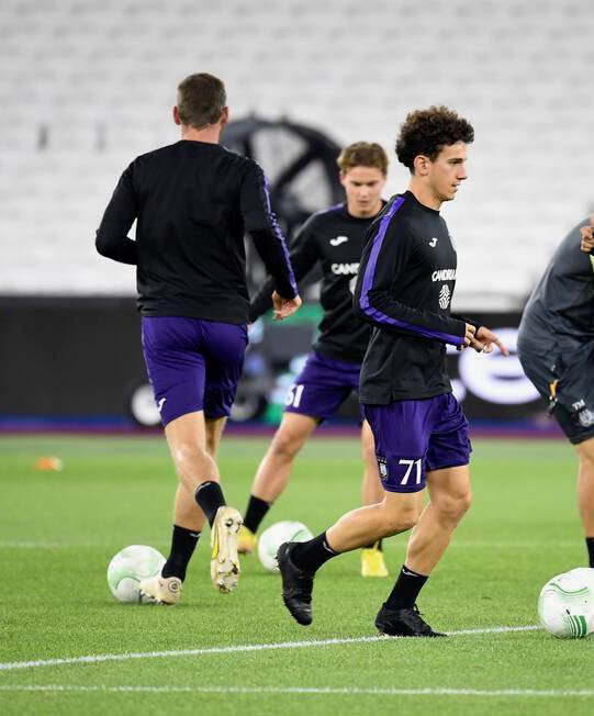 Mauveside's tweet photo. 📸 RSCA Futures Captain Théo Leoni in training at the London Stadium.
#RSCA #ANDWHU https://t.co/vxRgWYzpb2
