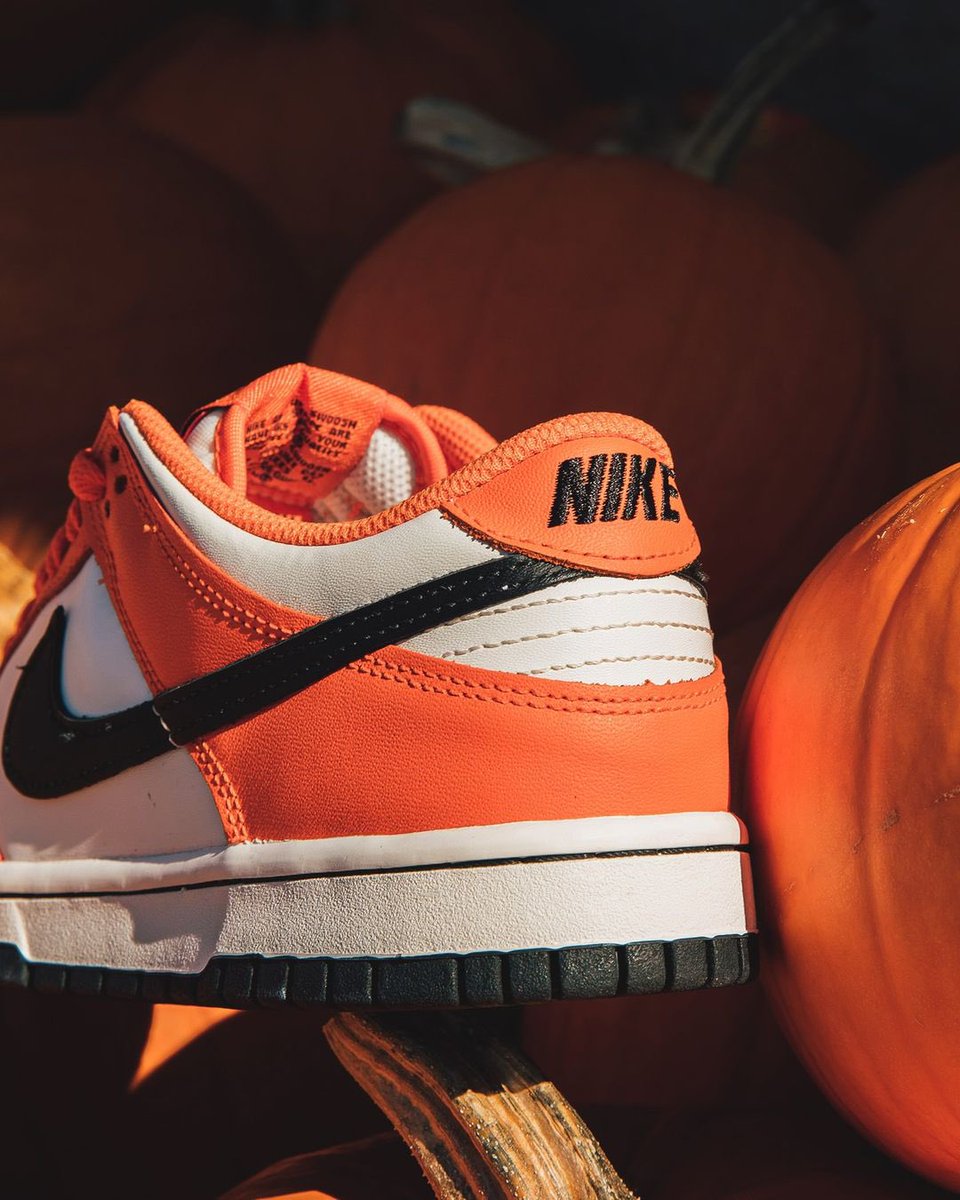 ComplexSneakers's tweet photo. Halloween Dunks are dropping on 10/14 🎃

📸: @DTLRVILLA https://t.co/rloL8y3heW