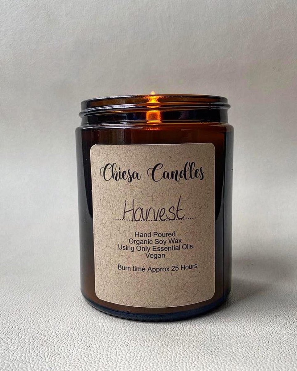 Hey everyone 👋🏼 I’ve uploaded new candles onto my shop Chiesa.co.uk including some limited edition Skull wax melts, perfect for Halloween