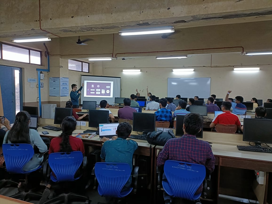 dsc_acpce's tweet photo. Conducted Android App Development workshop speaker @PrathameshK_69 went through the basics of Kotlin to building an application. https://t.co/Huj5jAVMfT