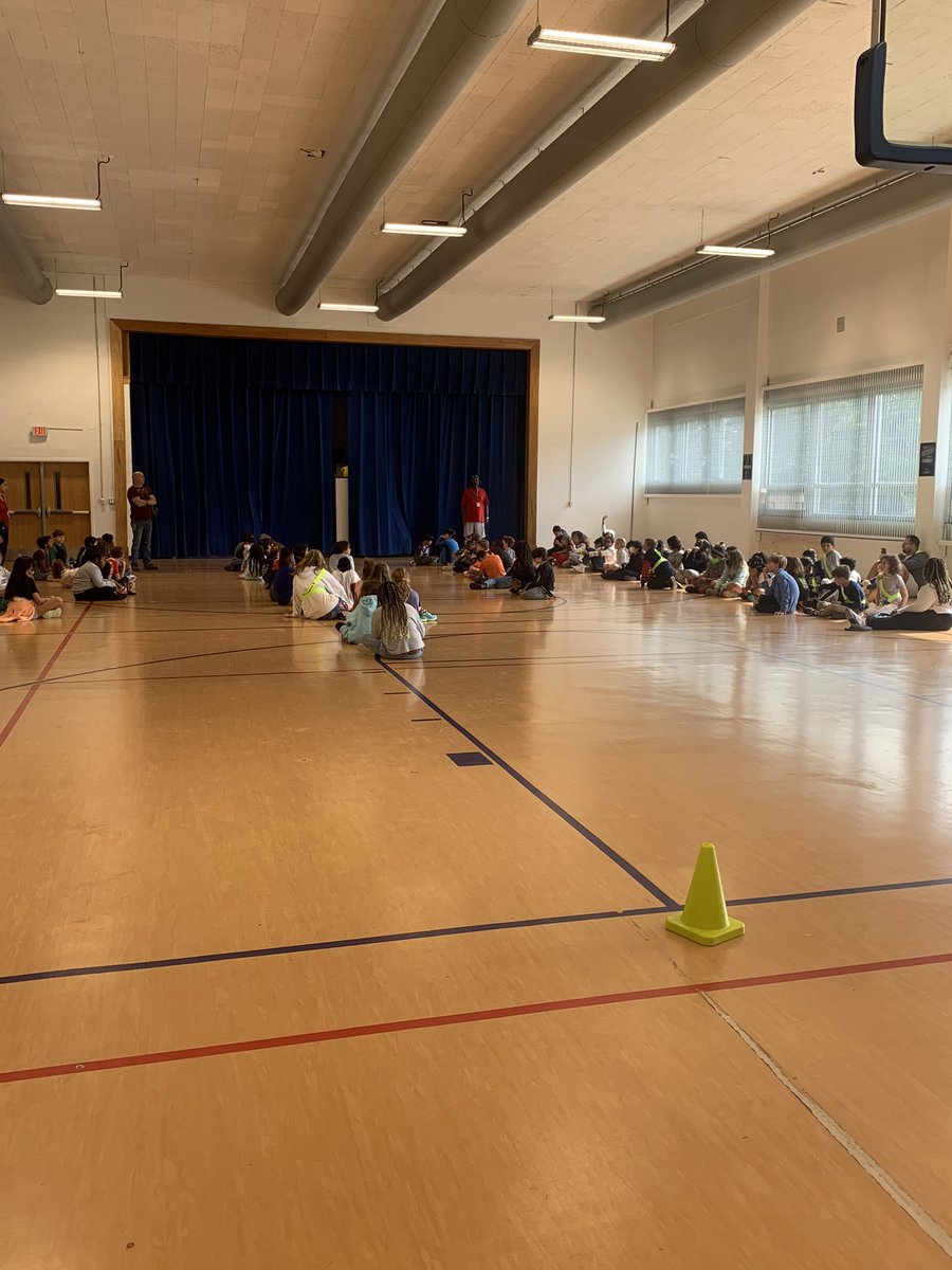 Thank you <a href="/AlexandriaVAFD/">Alexandria Fire-EMS</a> and <a href="/DMacPTA/">DMacPTA</a>, and <a href="/MacArthurACPS/">MacArthur ACPS 💫</a> Encore Faculty for making our #SwingSpace #WalkToSchoolDay to <a href="/JKPolkACPS/">JamesKPolkElementary</a> a fantastic time for our students. #ShineOn