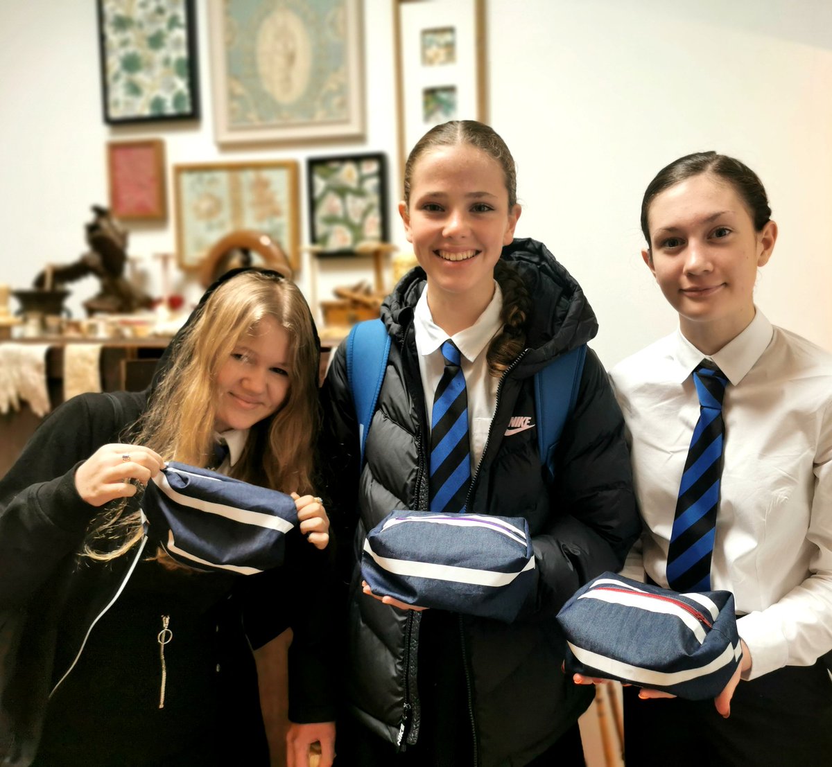 ArdAcadArt's tweet photo. A fantastic 2nd day at Dumfries House with this talented group who impressed the staff with their focus, resilience and talent. #dumfrieshouse #futuretextiles https://t.co/9oAtOcwX4w