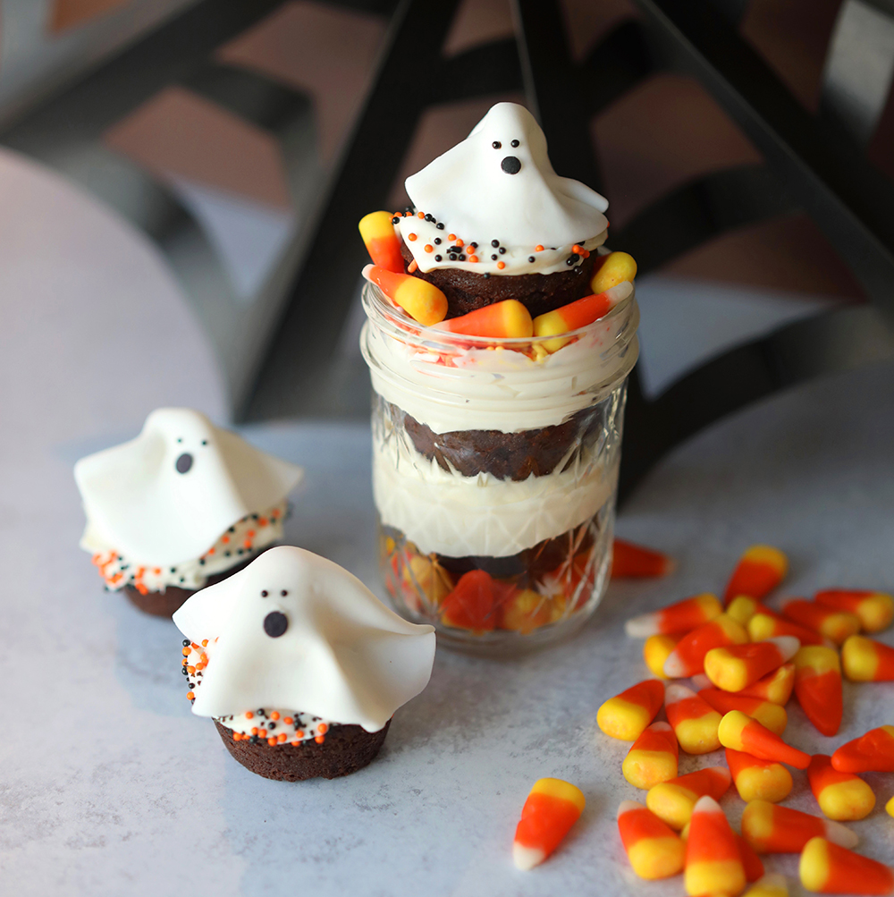 Try our Brownie Bites for a cute and easy #halloweendessert 
sugarbowlbakery.com/blogs/recipes/…