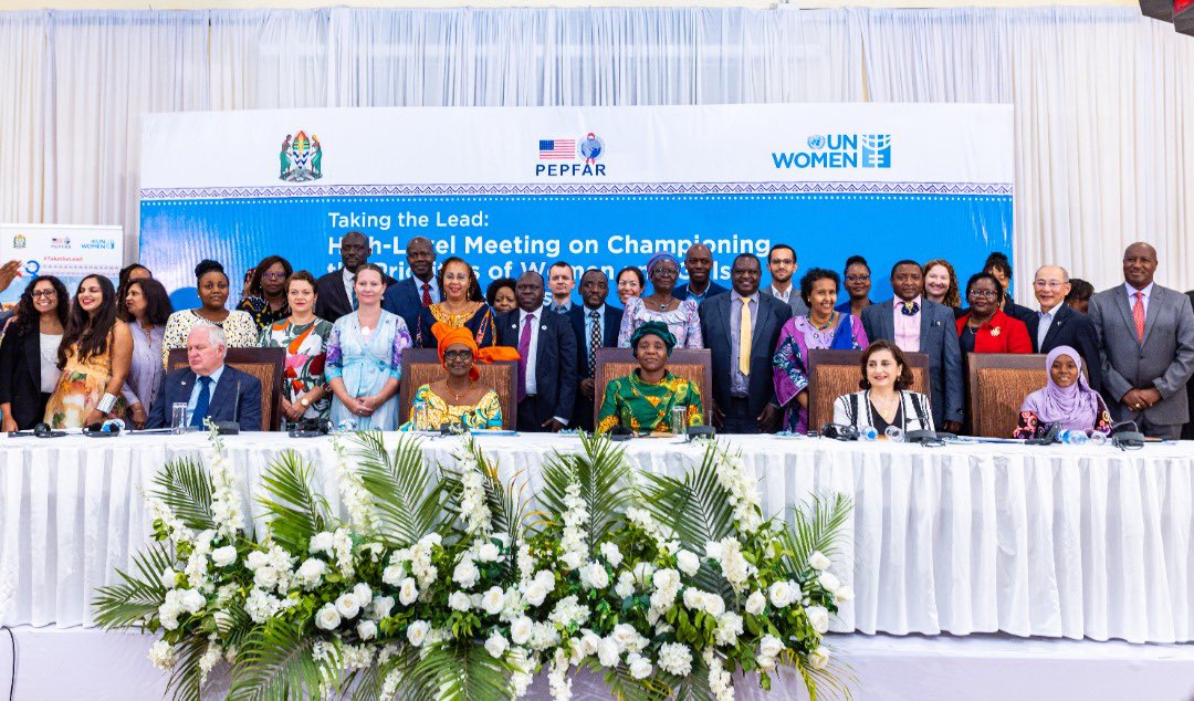 Keeping girls until secondary education, addressing gender inequalities, and challenging masculinity are 3 key things to address in order to reduce girls and young women vulnerability to HIV infection says @Winnie_Byanyima during #takethelead high level meeting in 🇹🇿@UNAIDS_ESA