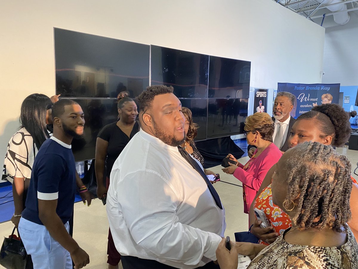 Tragic news about American Idol runner-up Willie Spence, who died in a car accident in Tennessee. I interviewed him in Riviera Beach in June after he participated in a forum on Black men. He was looking forward to going to the UK to sing. Talented guy. Terrible loss.