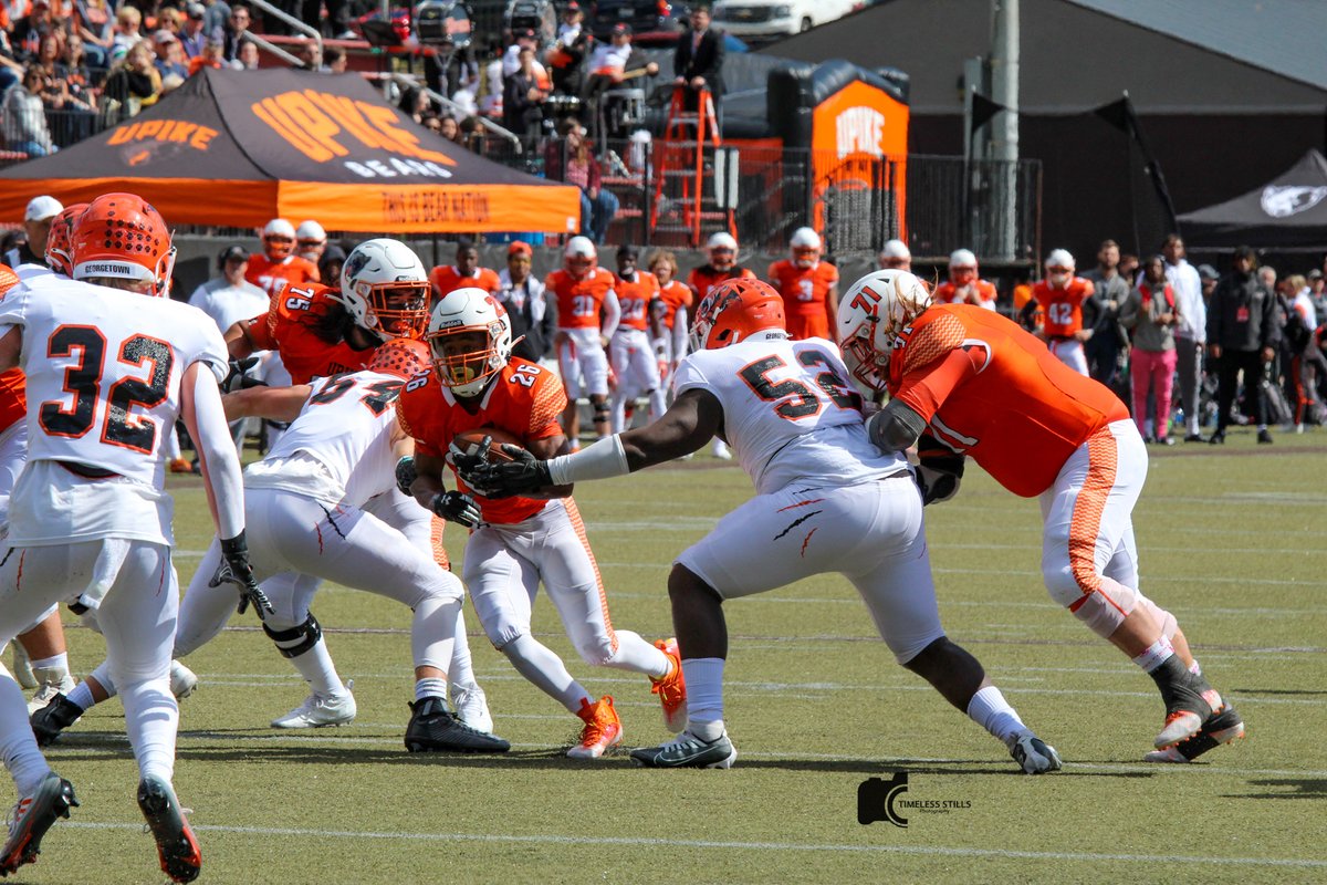 UPIKE campus invite. Couldn't help myself had to make it to the field to snap a few shots. #collegefootball #sportsphotography #timelessstillsphotography #upikefootball