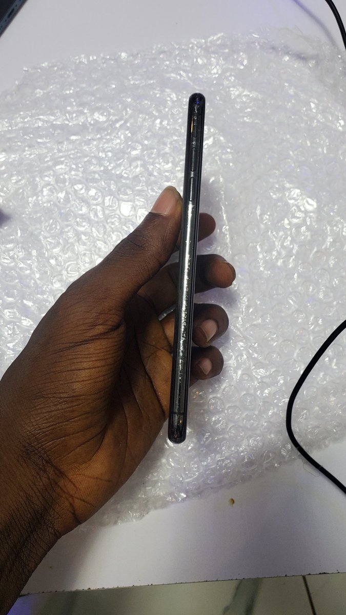 MeedMobile's tweet photo. Sweet deal 🥳🥳🥳
iPhone Xs Max 64gb 
Grey Color 
90% Battery Health 
Factory unlocked 
89% Neat 
Mint Phone + Superfast Charger + Free pouch 

NGN179,999 only 
Pickup at our office
Waybill Available Nationwide https://t.co/favzNf77wt