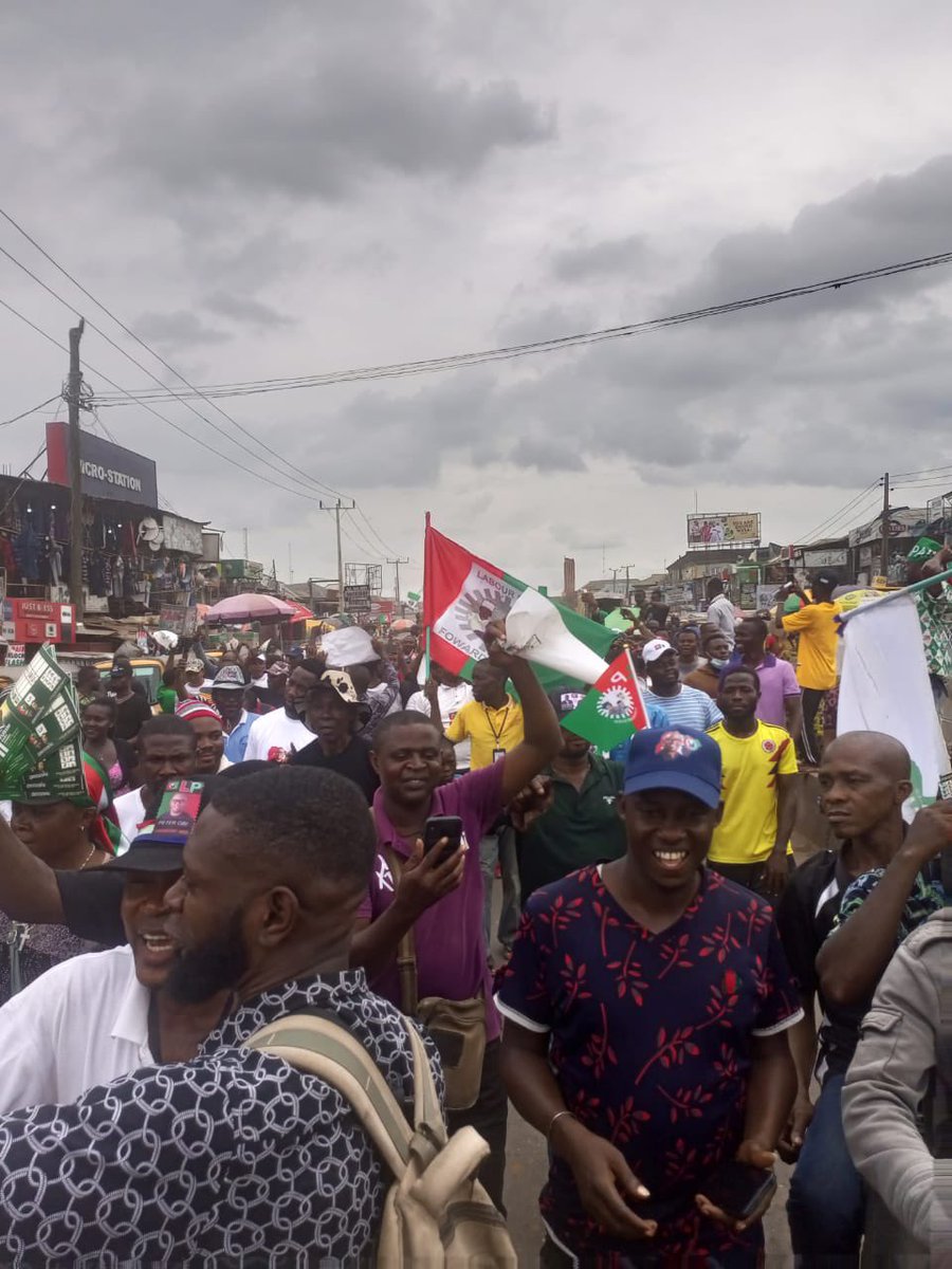 NwabuezeOkoji's tweet photo. You don see am na Sango Under bridge be that. Everywhere activate for @PeterObi. Anybody wey tell you say @PeterObi no go win na winch dey worry am. Obi all the way 🇳🇬🇳🇬🇳🇬🇳🇬 @MissPearls @VictorIsrael_ @oluseunwikiman @DavidHundeyin @Gidi_Traffic @SavvyRinu @akintollgate https://t.co/8F8wc9YhRU