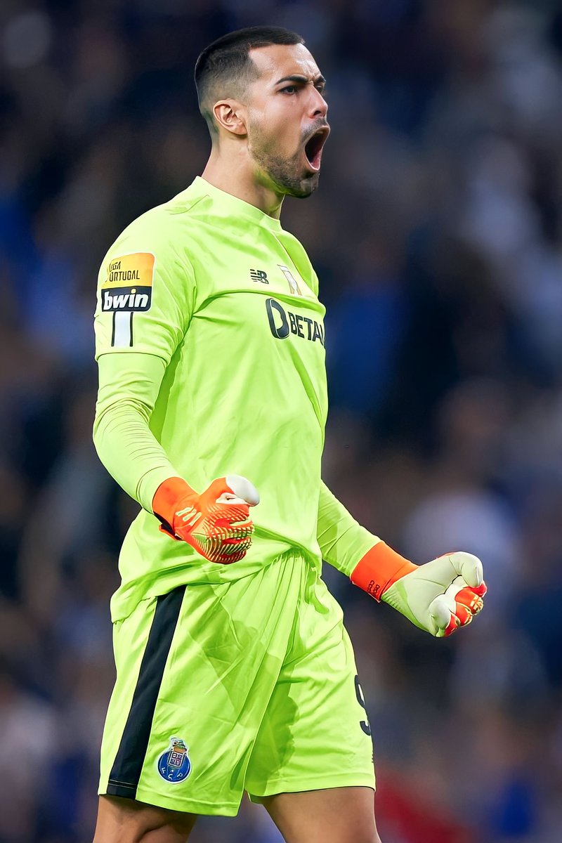 DragaoNews1893's tweet photo. 🚨 OFICIAL: Estão a olhar para o guarda-redes do #FCPorto com mais penaltis defendidos, em toda a história do clube! 🔥💙 https://t.co/xhAfUTJLsR