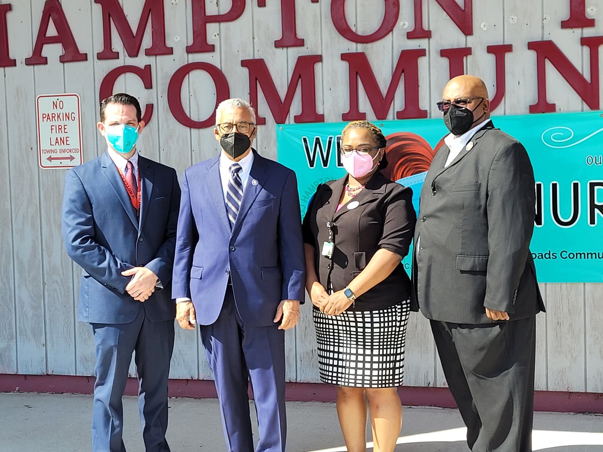 VirginiaCHC's tweet photo. Today, @BobbyScott paid a visit to @HRChealthcenter, toured their Portsmith facility, and met with leaders and healthcare providers to discuss the provisions of the Inflation Reduction Act, which aims to lower prescription drug costs. https://t.co/dhMxpuaQLR