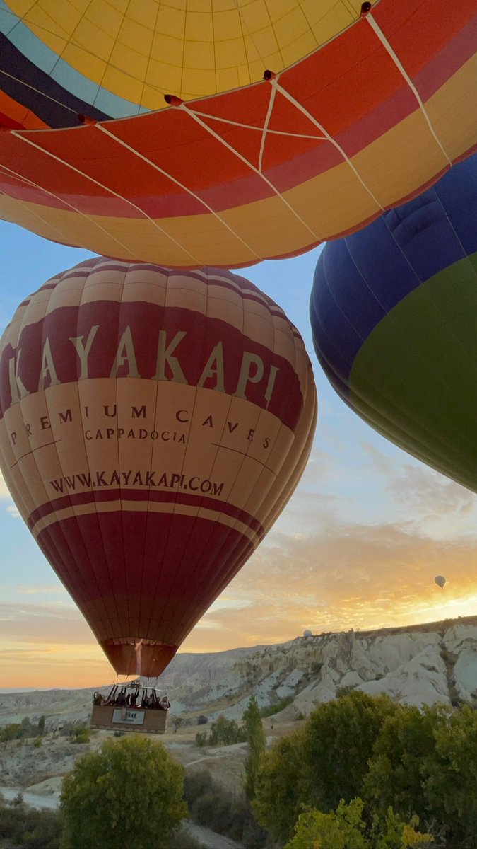 Floxie10's tweet photo. En mi Instagram estoy haciendo photobomb del paseo en globo en #Capadoccia 😍. Puedo decir que es la mejor experiencia que hice en mi vida. Los veo en https://t.co/rkPZpZTiwg 🎈
#Editurquia #HelloTurkiye #Olamayorista #turkishairlines https://t.co/yv3bjop4N0