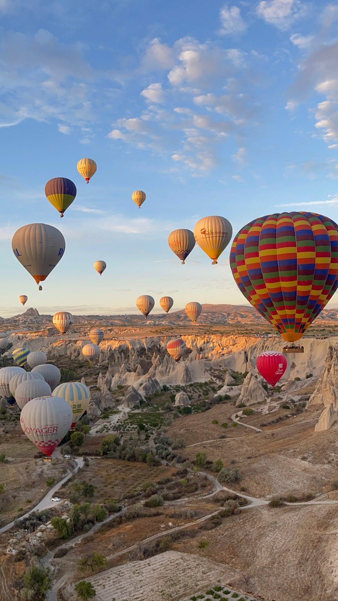 Floxie10's tweet photo. En mi Instagram estoy haciendo photobomb del paseo en globo en #Capadoccia 😍. Puedo decir que es la mejor experiencia que hice en mi vida. Los veo en https://t.co/rkPZpZTiwg 🎈
#Editurquia #HelloTurkiye #Olamayorista #turkishairlines https://t.co/yv3bjop4N0