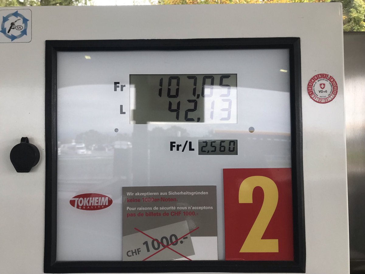 robin_roothans's tweet photo. Vanaf nu tank ik alleen nog #diesel met goudspikkels. #EnergyCrisis https://t.co/5KqUJr6JWp