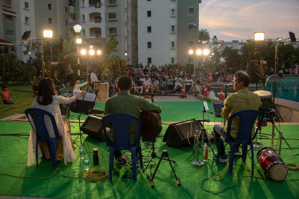 dwitheband's tweet photo. Springfields - One of the coziest venues and one of the most musically aware community! 🎵❤️
Here are some glimpses of our Onam concert not too long ago clicked beautifully by Prashanth UC.
Thanks Preethi Nandakumar for hosting us and also for the beautiful introduction! https://t.co/upHzQ3YxsC