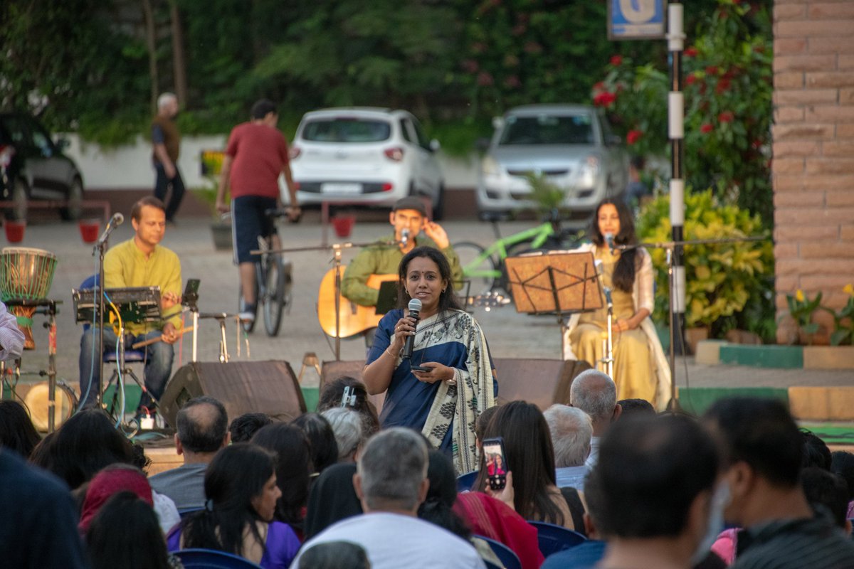 dwitheband's tweet photo. Springfields - One of the coziest venues and one of the most musically aware community! 🎵❤️
Here are some glimpses of our Onam concert not too long ago clicked beautifully by Prashanth UC.
Thanks Preethi Nandakumar for hosting us and also for the beautiful introduction! https://t.co/upHzQ3YxsC