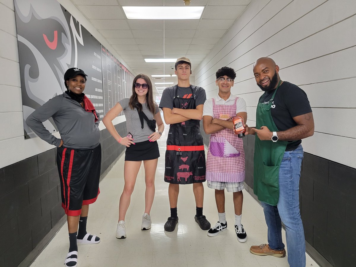 iamcoacho's tweet photo. #Bbqdad vs. #soccermom .....Who won? @SFAHS_Bulldogs @SFAHS_Bulldogs @thelegendnews https://t.co/mbFM84HzT8